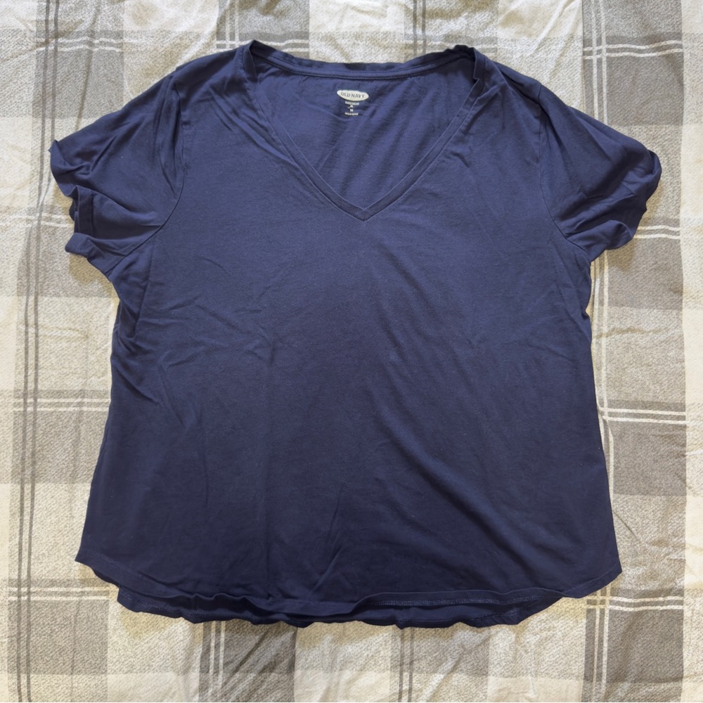 Old Navy navy blue t-shirt